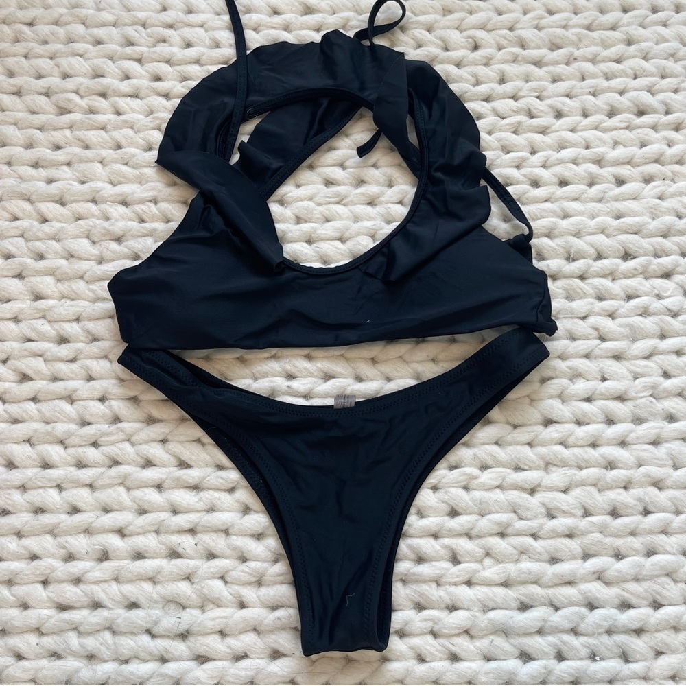 ZAFUL BLACK RUFFLE BIKINI SIZE SMALL